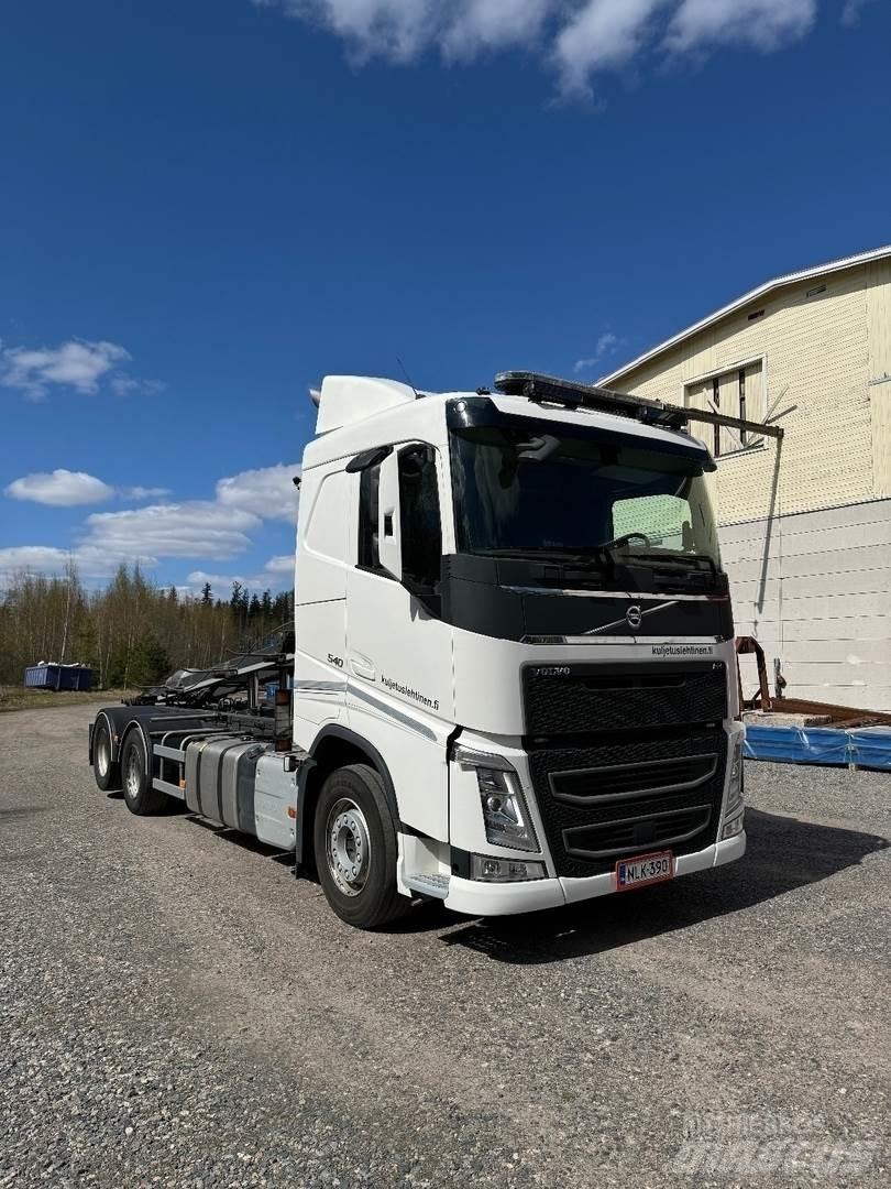 Volvo FH540 Rol kiper kamioni sa kukom za podizanje tereta