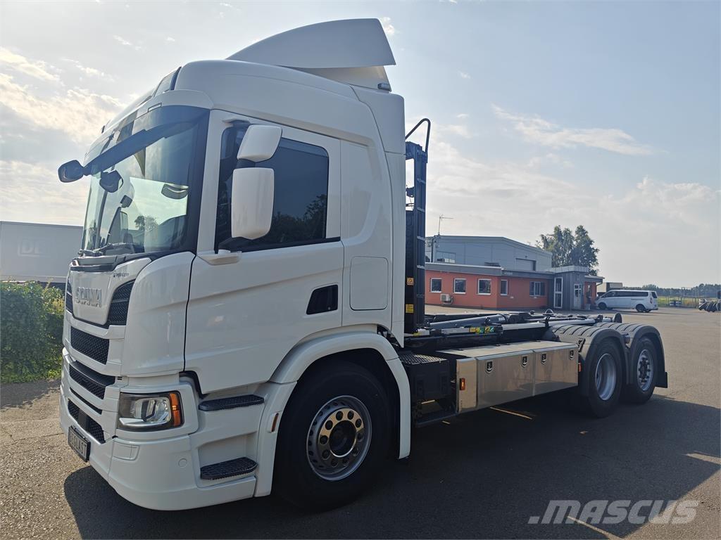 Scania P450 Rol kiper kamioni sa kukom za podizanje tereta