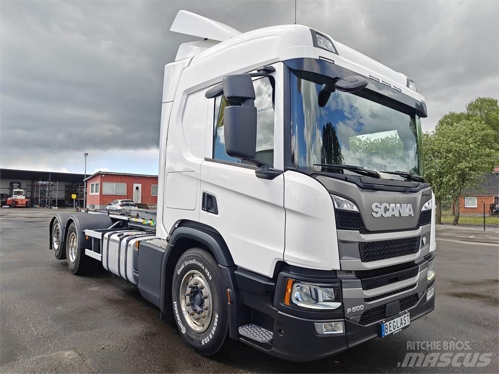 Scania P500 Rol kiper kamioni sa kukom za podizanje tereta