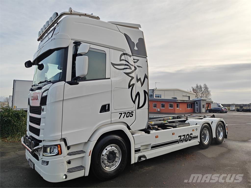 Scania S770 Rol kiper kamioni sa kukom za podizanje tereta