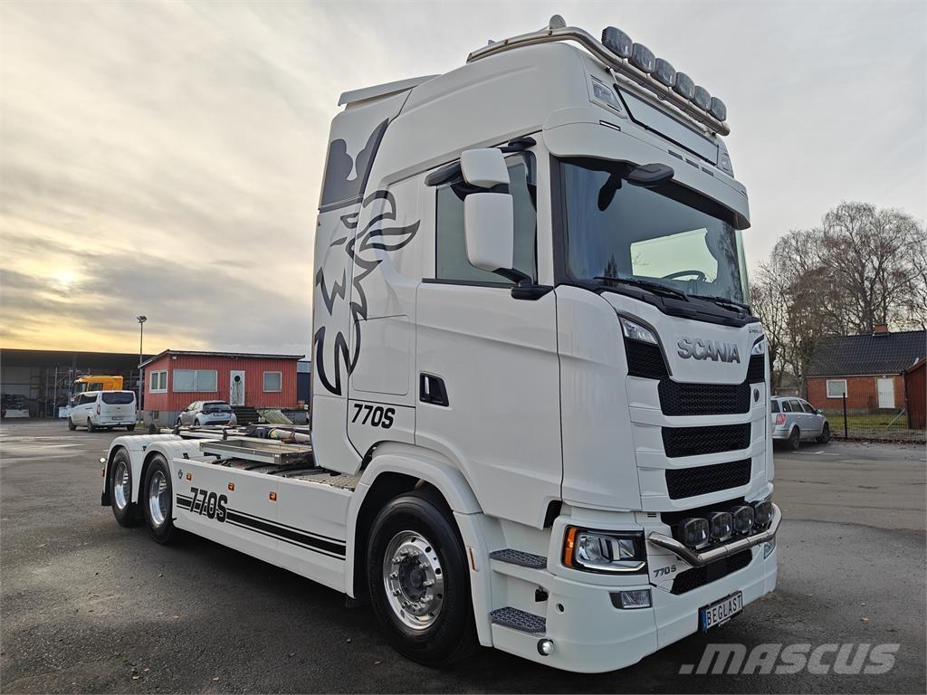 Scania S770 Rol kiper kamioni sa kukom za podizanje tereta