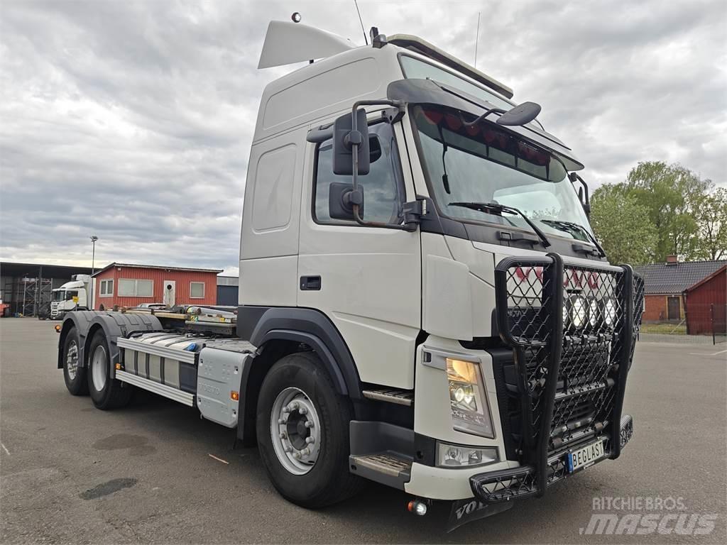 Volvo FM460 Rol kiper kamioni sa kukom za podizanje tereta