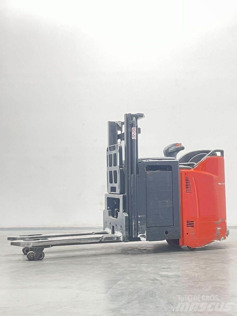 Linde D12HPSP-133 Ručni električni viljuškar