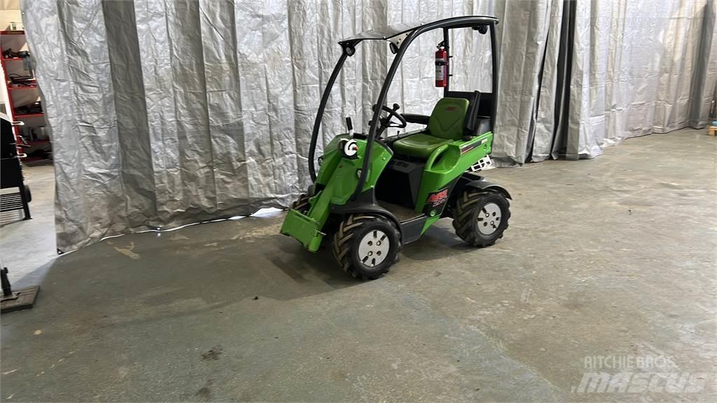 Avant 225 Skid steer mini utovarivači