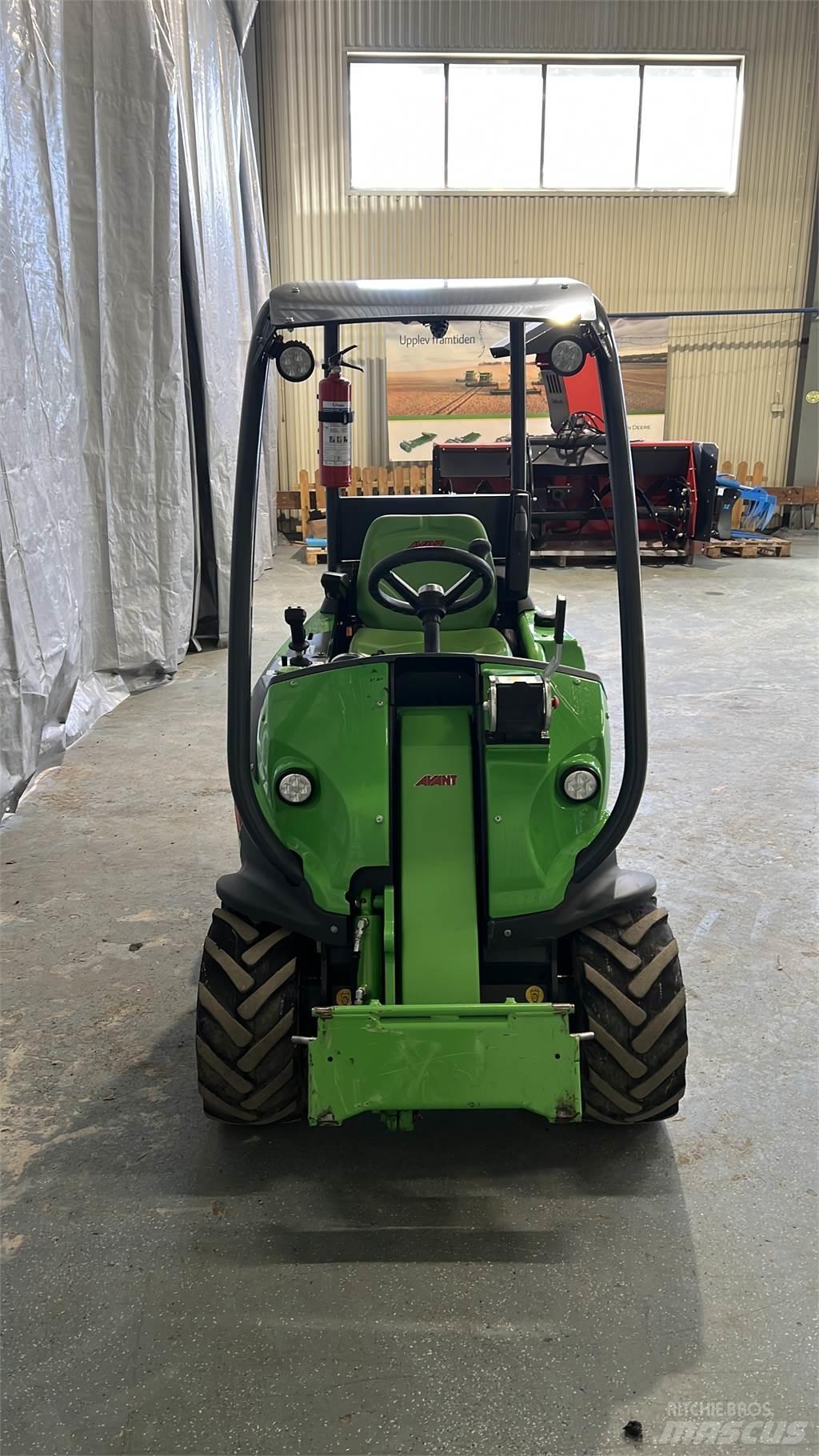 Avant 225 Skid steer mini utovarivači