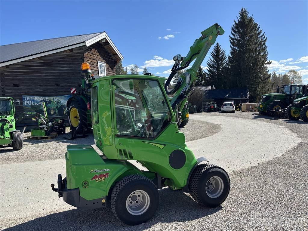 Avant 528 Skid steer mini utovarivači