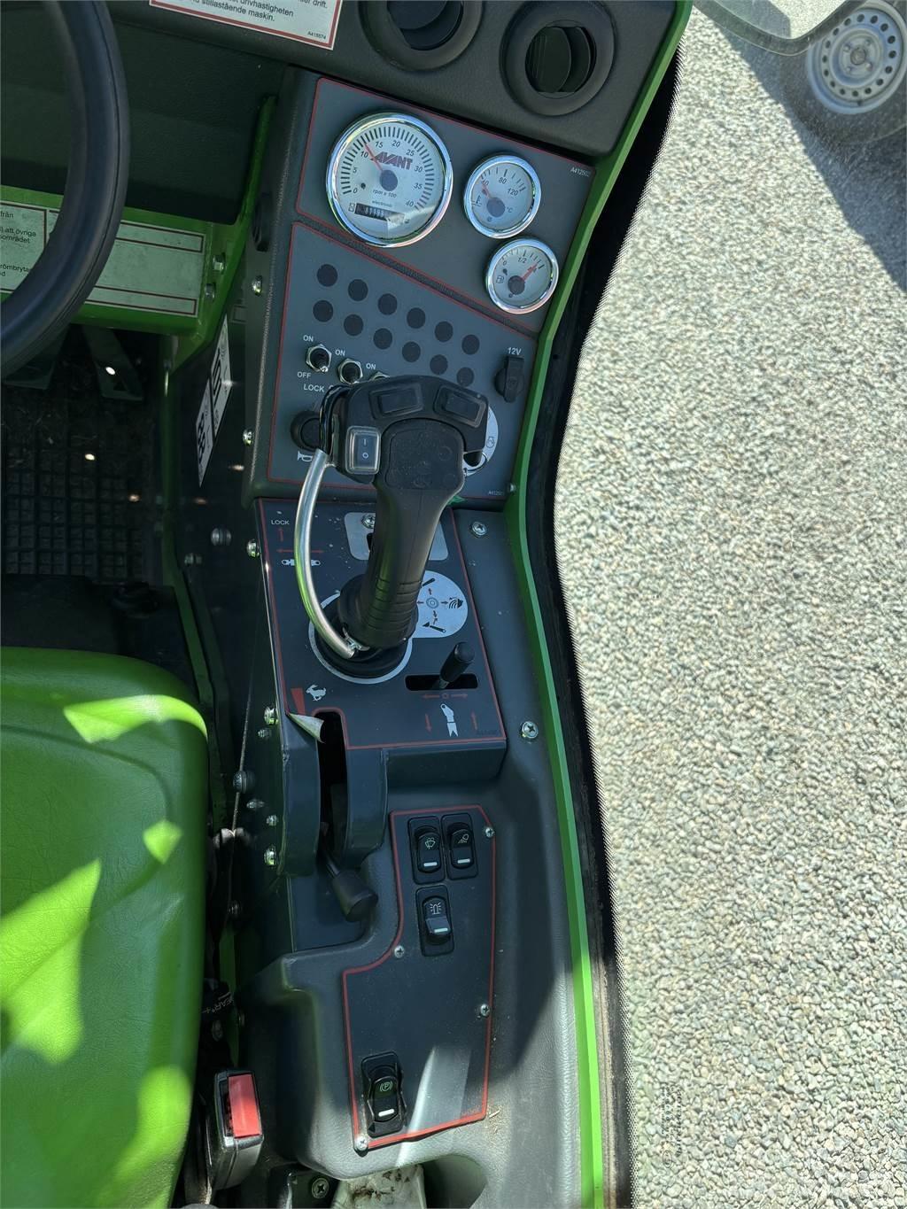 Avant 528 Skid steer mini utovarivači
