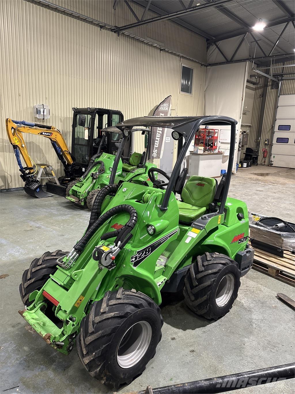 Avant 528 Skid steer mini utovarivači