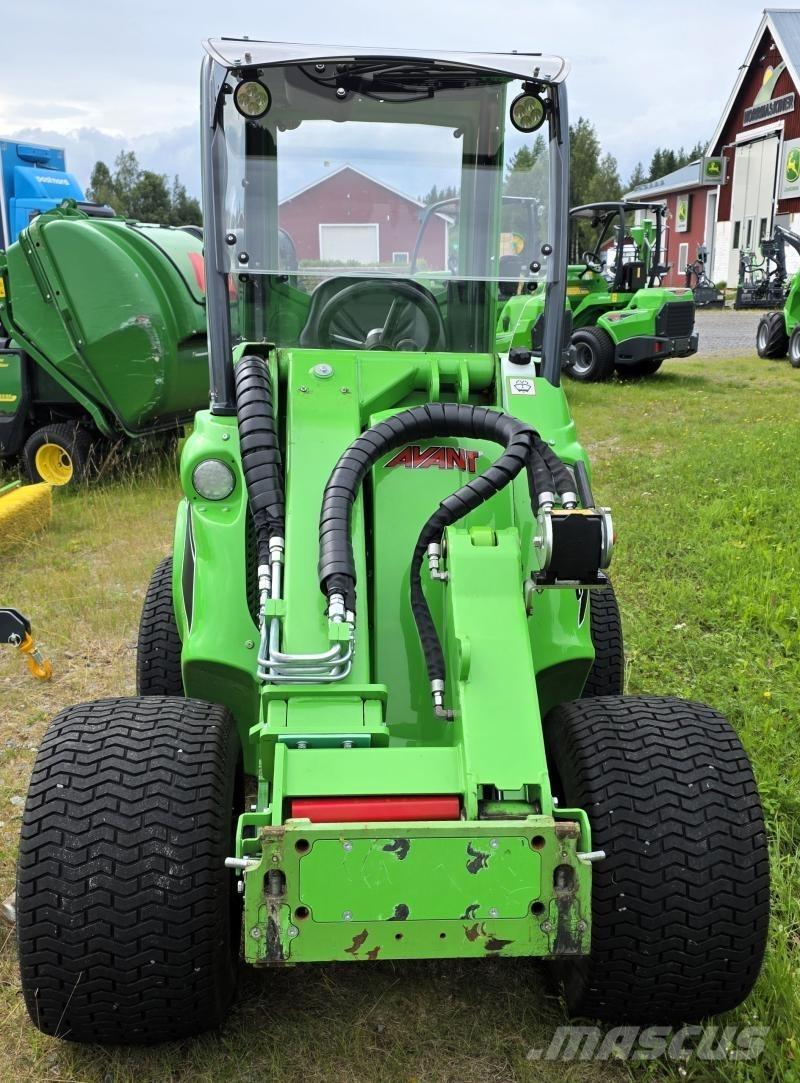 Avant 635i med L-hytt Skid steer mini utovarivači