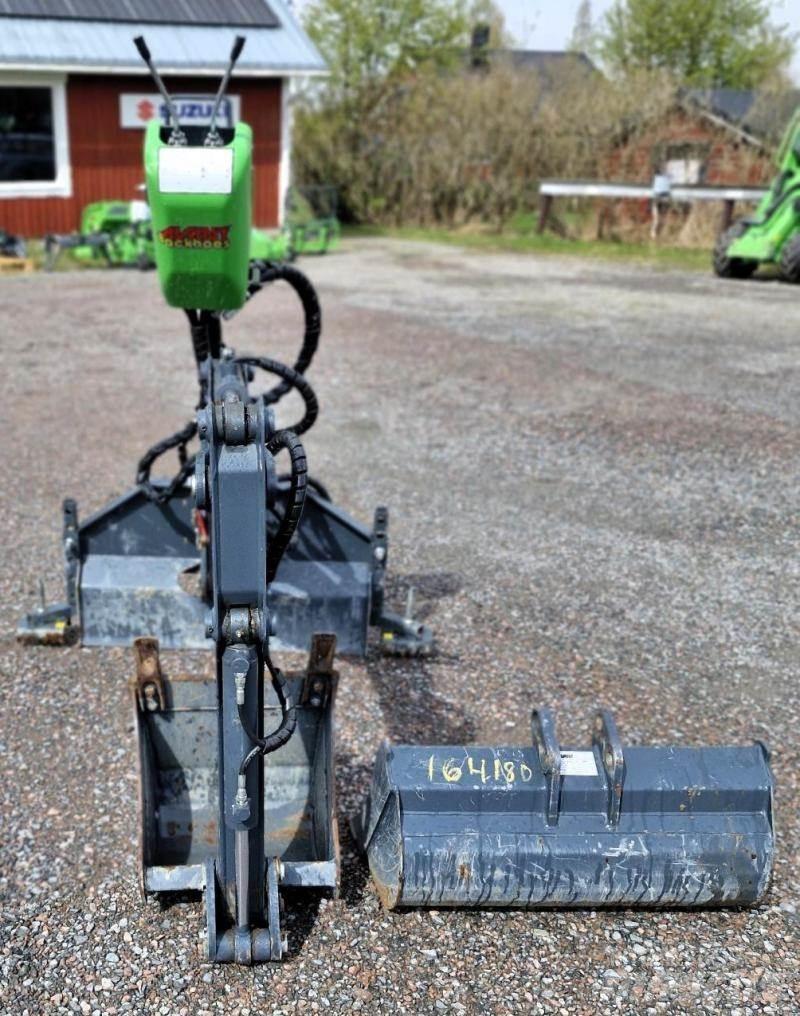 Avant Grävaggregat 210 Skid steer mini utovarivači