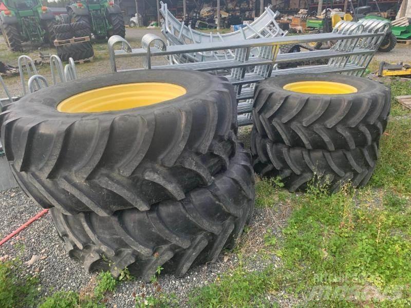 Firestone Däck på fälg Gume, točkovi i felne