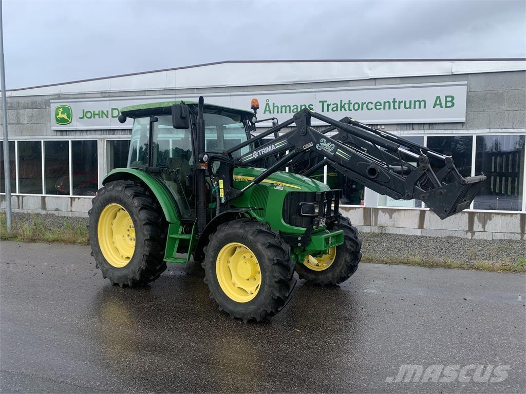 John Deere 5820 Traktori