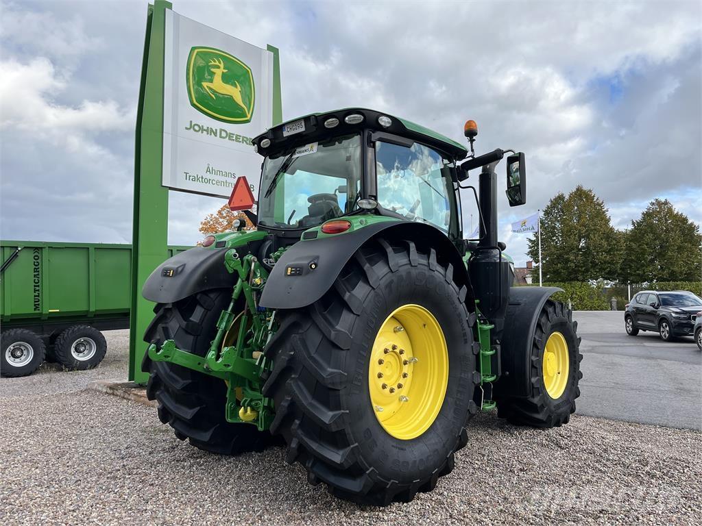 John Deere 6215R Traktori