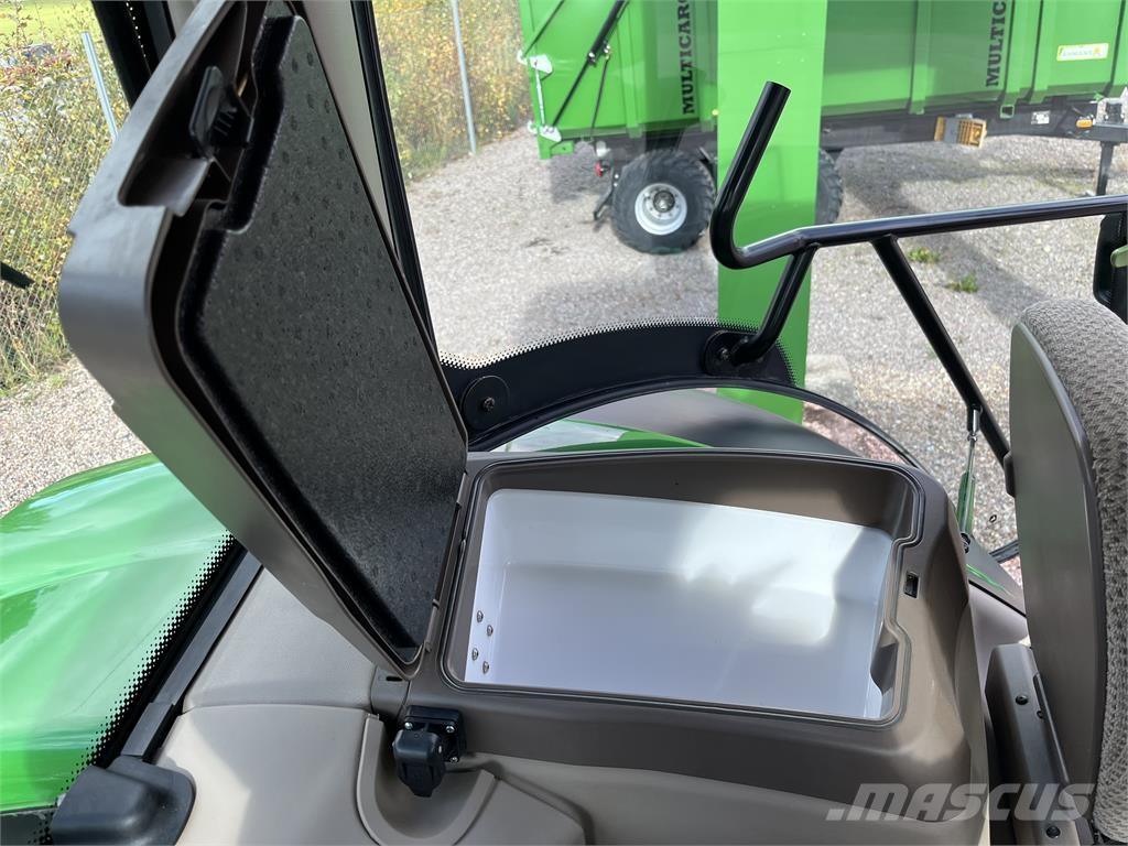 John Deere 6215R Traktori