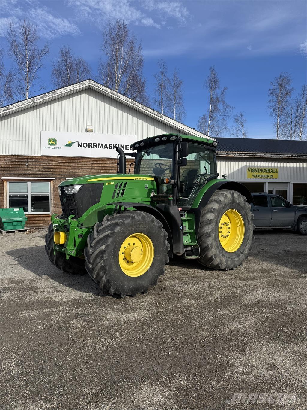 John Deere 6215R Traktori