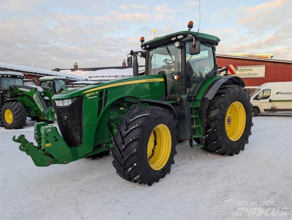 John Deere 8370R Traktori