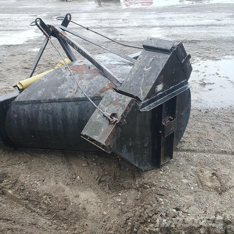  V-SLUNGA 2M Ostale mašine za put i sneg