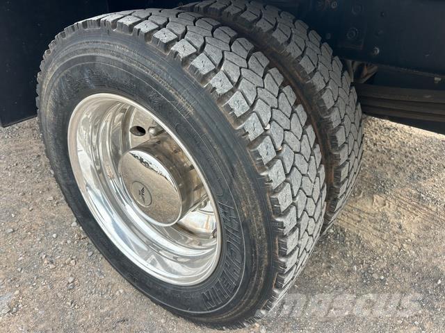 GMC C5500 Kamioni sa ravan platformom / vitlom