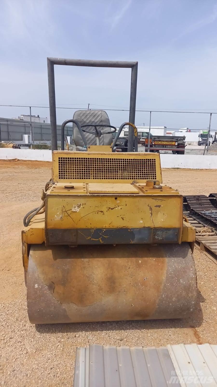 Bomag BW120AD Valjci sa duplim bubnjem