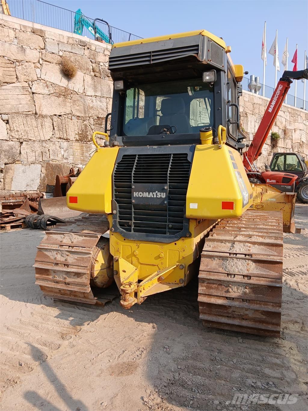 Komatsu D51PXI-22 Polovni buldožeri za polaganje cevi