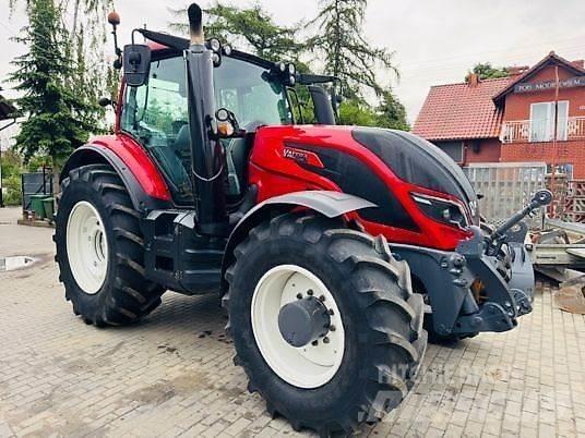 Valtra T154 Traktori