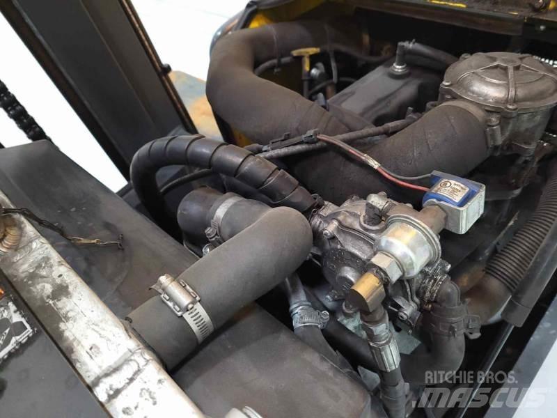 Combilift C4000 Viljuškari sa 4-stranskim dohvatom