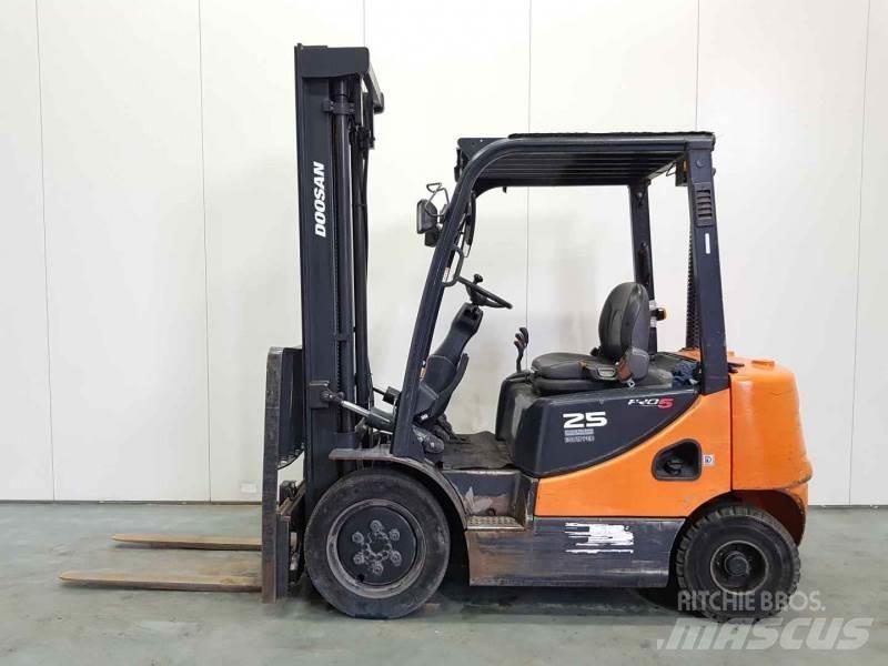 Doosan D25S-5 Dizelski viljuškari