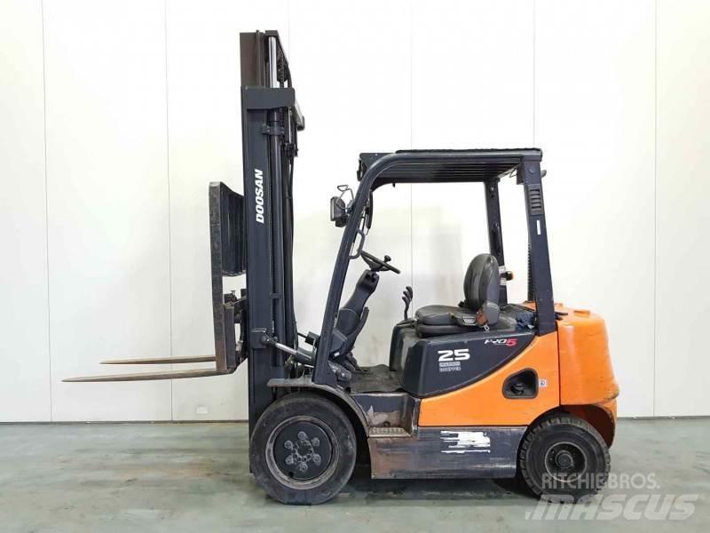 Doosan D25S-5 Dizelski viljuškari