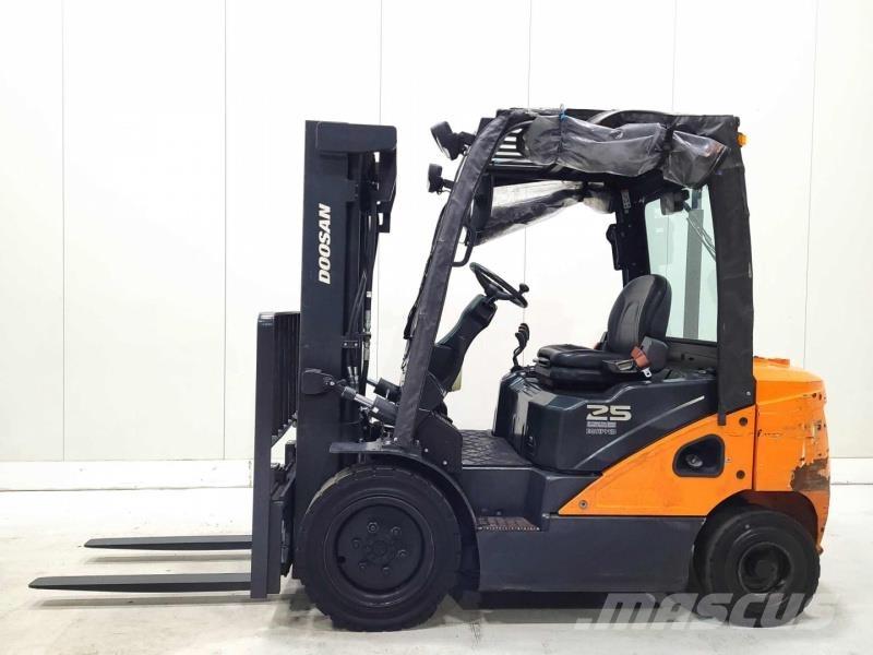 Doosan D25S-7 Dizelski viljuškari