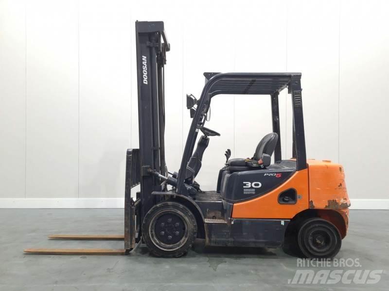 Doosan D30S-5 Dizelski viljuškari
