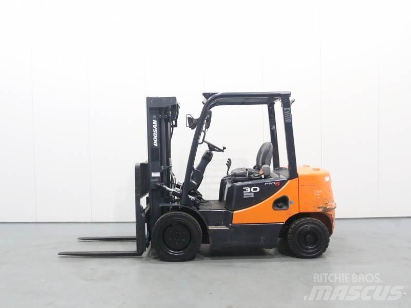 Doosan D30S-5 Dizelski viljuškari