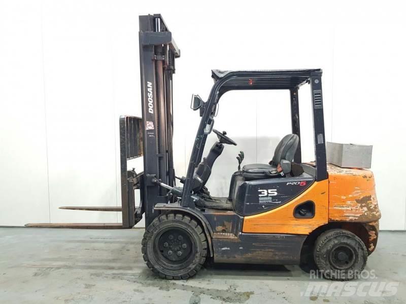 Doosan D35C-5 Dizelski viljuškari