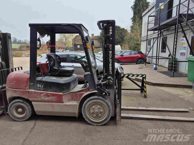 EP EFL302 410 Električni viljuškari