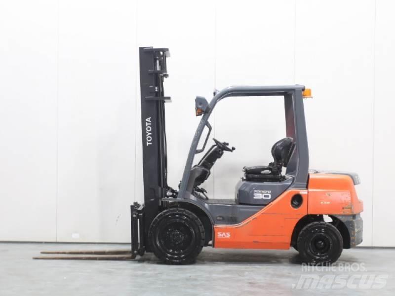 Toyota 02-8FDF30 Dizelski viljuškari