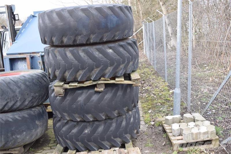 JCB 4 CX Gume, točkovi i felne