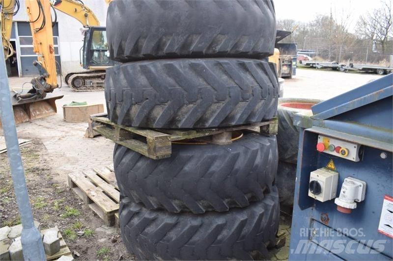 JCB 4 CX Gume, točkovi i felne