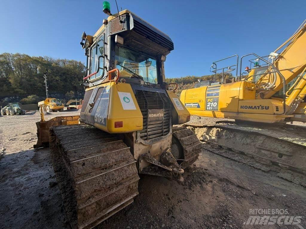 Komatsu D51PX Buldožeri guseničari