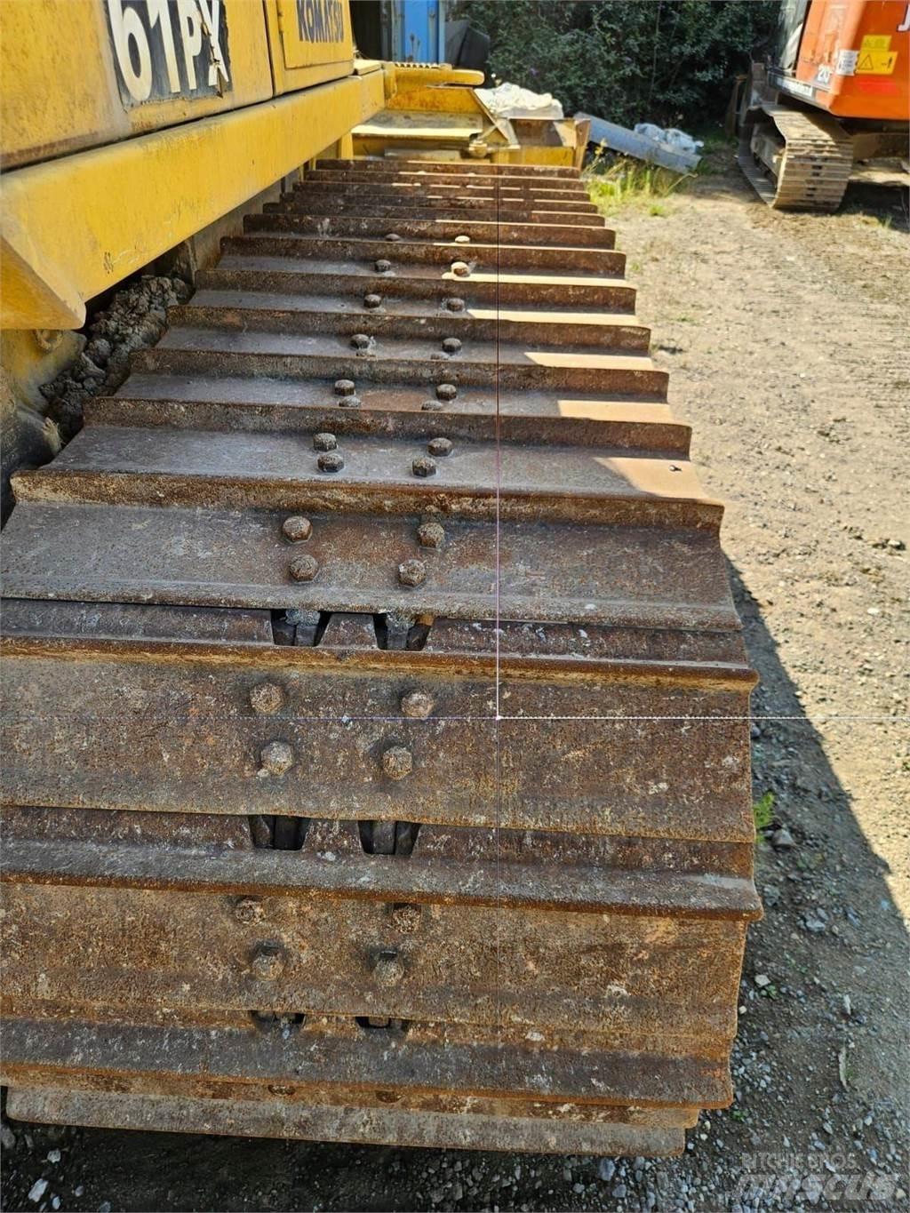 Komatsu D61PX-15 Buldožeri guseničari
