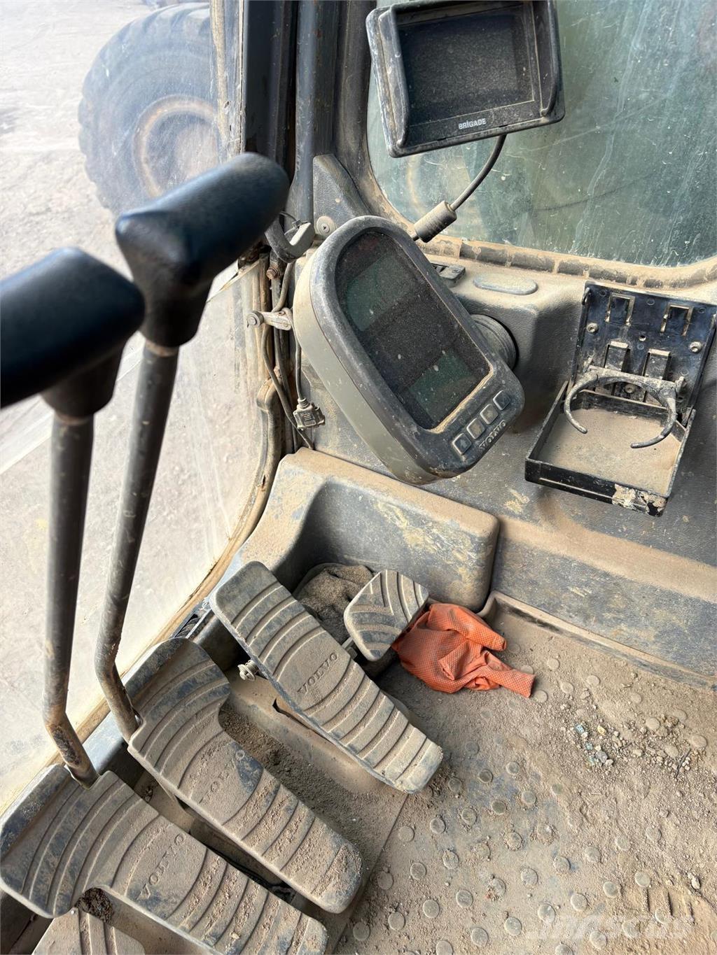 Volvo EC290BLC Bageri guseničari