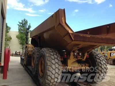 CAT 725 Zglobni damperi