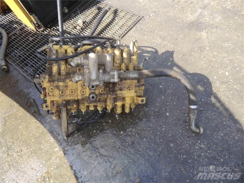 CAT 231D Gusenice za građevinarstvo