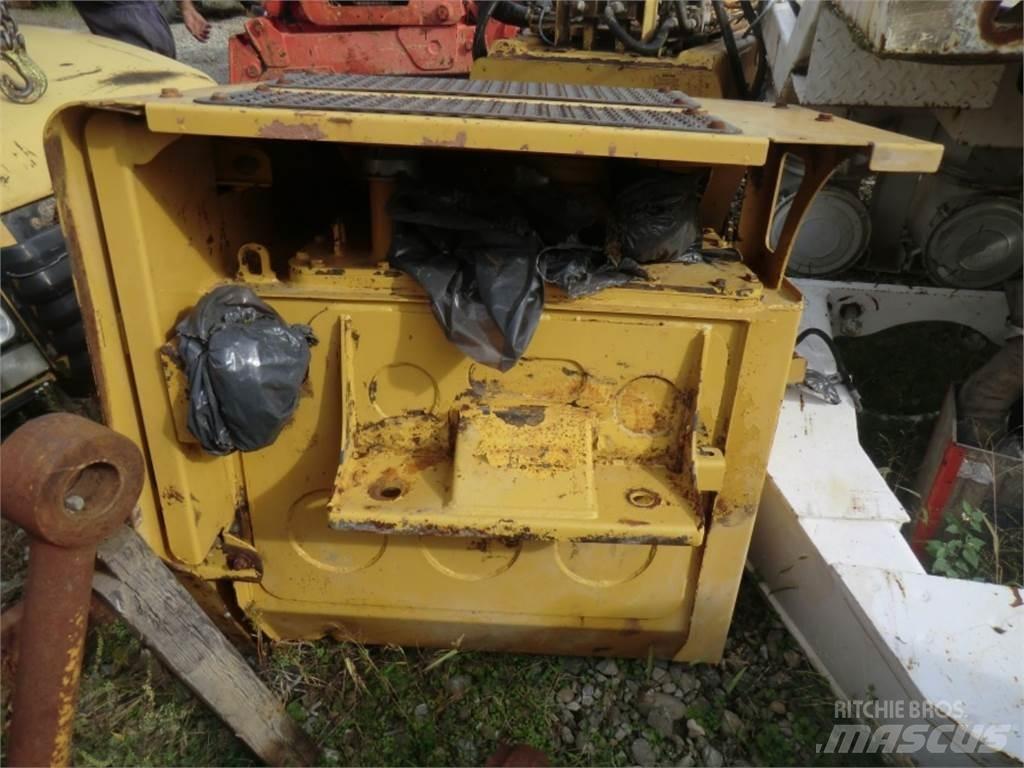 CAT 735 Šasija i vešenje