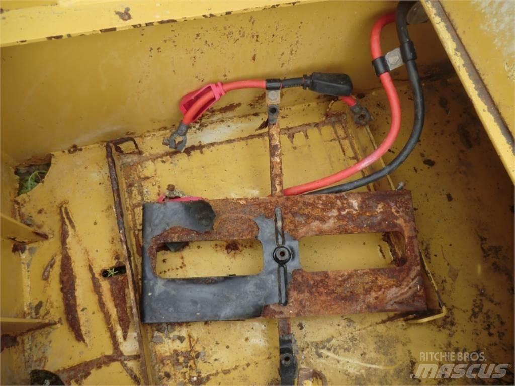 CAT 735 Šasija i vešenje