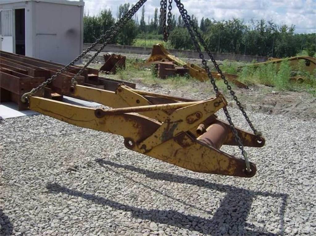CAT 910 Šasija i vešenje
