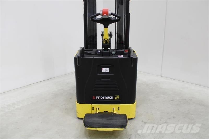 Hyster P2.0S Nisko podizni električni viljuškar sa stajalištom