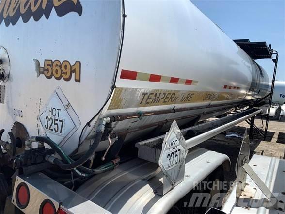 Etnyre STEEL 7,500 Poluprikolice cisterne