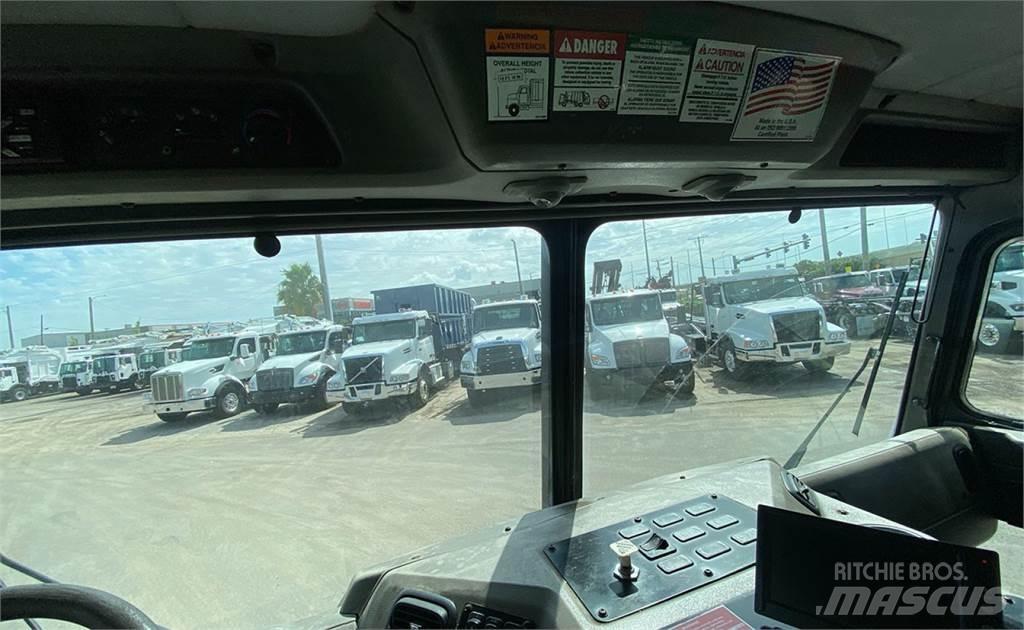 Peterbilt 320 Kamioni za otpad