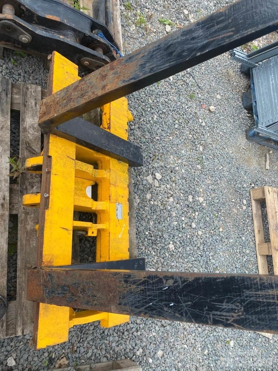 JCB  Poljoprivredni teleskopski utovarivači