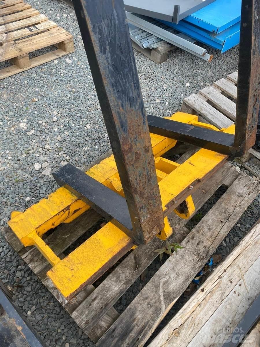 JCB  Poljoprivredni teleskopski utovarivači