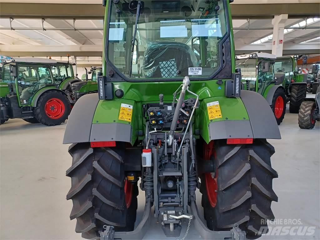 Fendt 211F Traktori